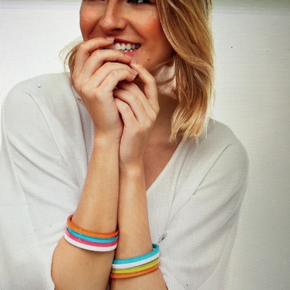 Zenzi Colorful Resin Bangle Bracelets - Picture 6 of 8